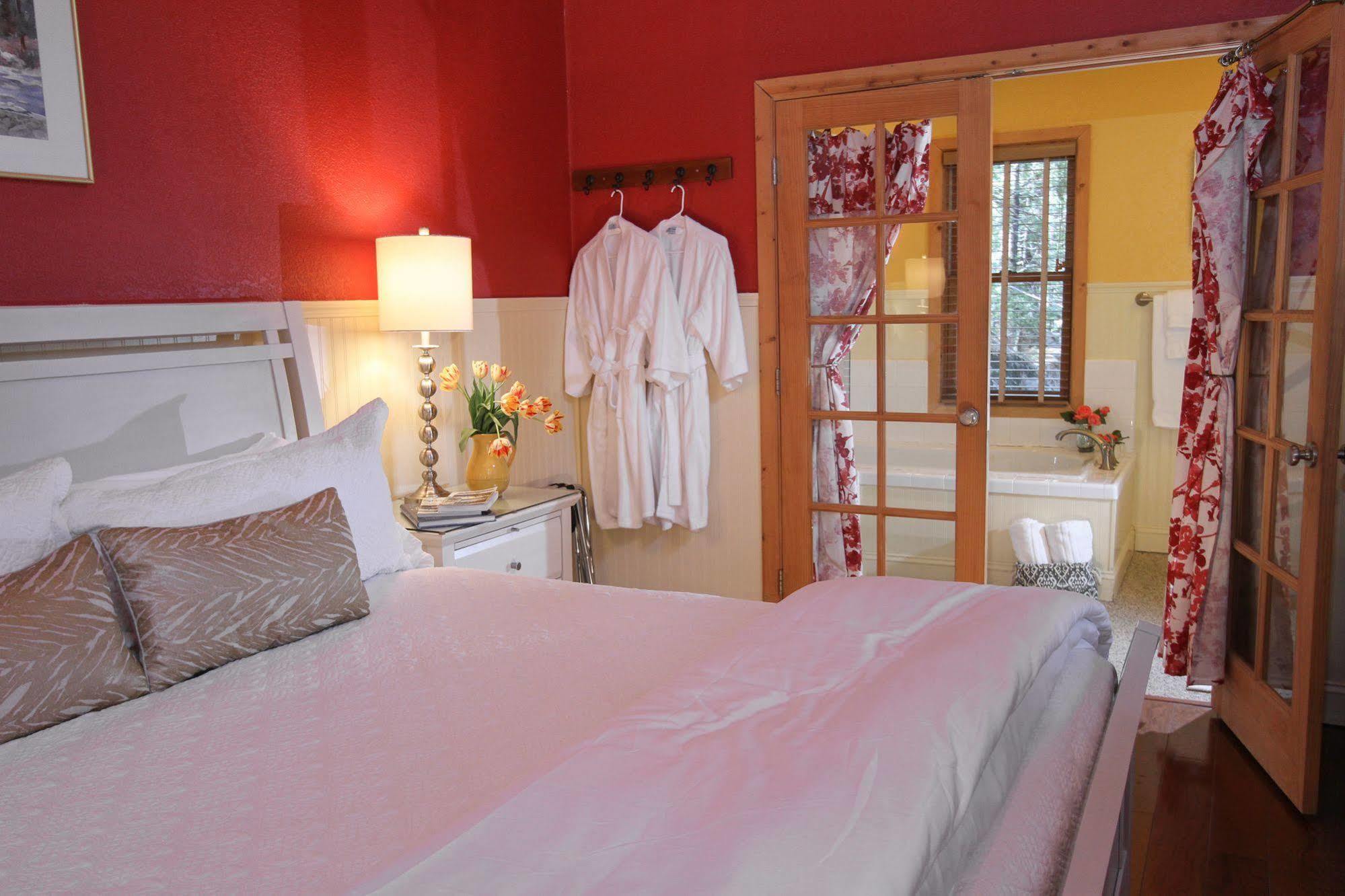 Elliott House Boutique Inn Шейвър Лейк Екстериор снимка